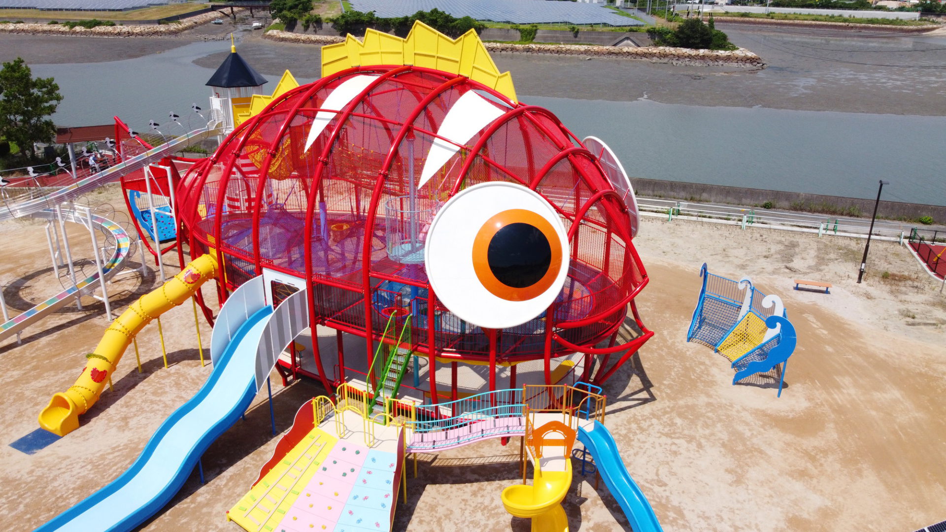 メバル型遊具が災害時には防災施設に変身します 新しいかたちの防災公園が誕生しました 大久保体器株式会社 メバル型遊具が災害時には防災施設に変身します 新しいかたちの防災公園が誕生しました 大久保体器株式会社